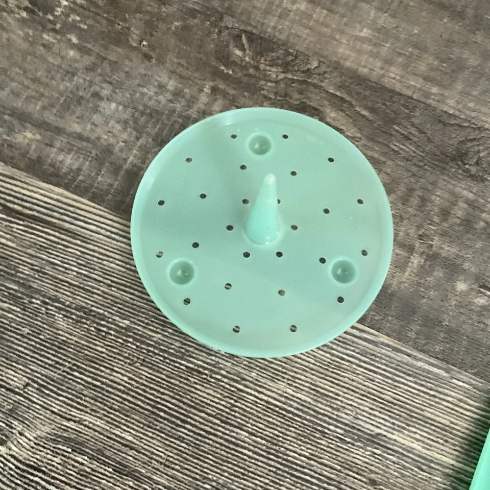 Tupperware Crisp It 1424 Lettuce Keeper Jadeite Green W, Dome Lid Spike & core